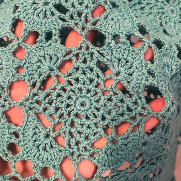 Elegant Crochet Women’s Top in Teal- perfect for those warm summer days. Used - Picture 5 of 10
